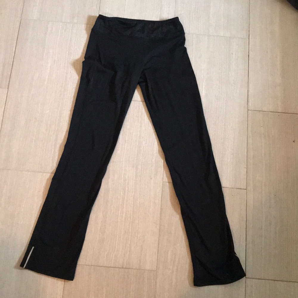 Black yoga pants